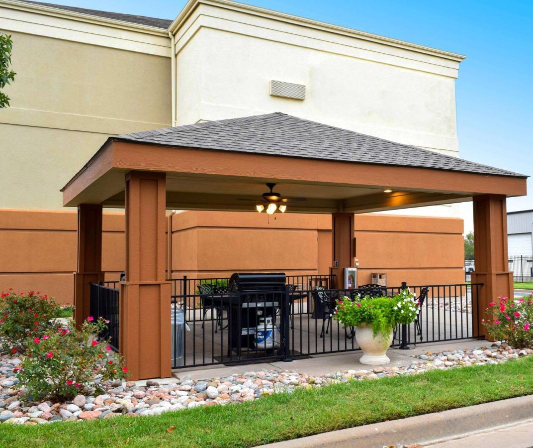 Mainstay Suites - Wichita Ne Exterior photo